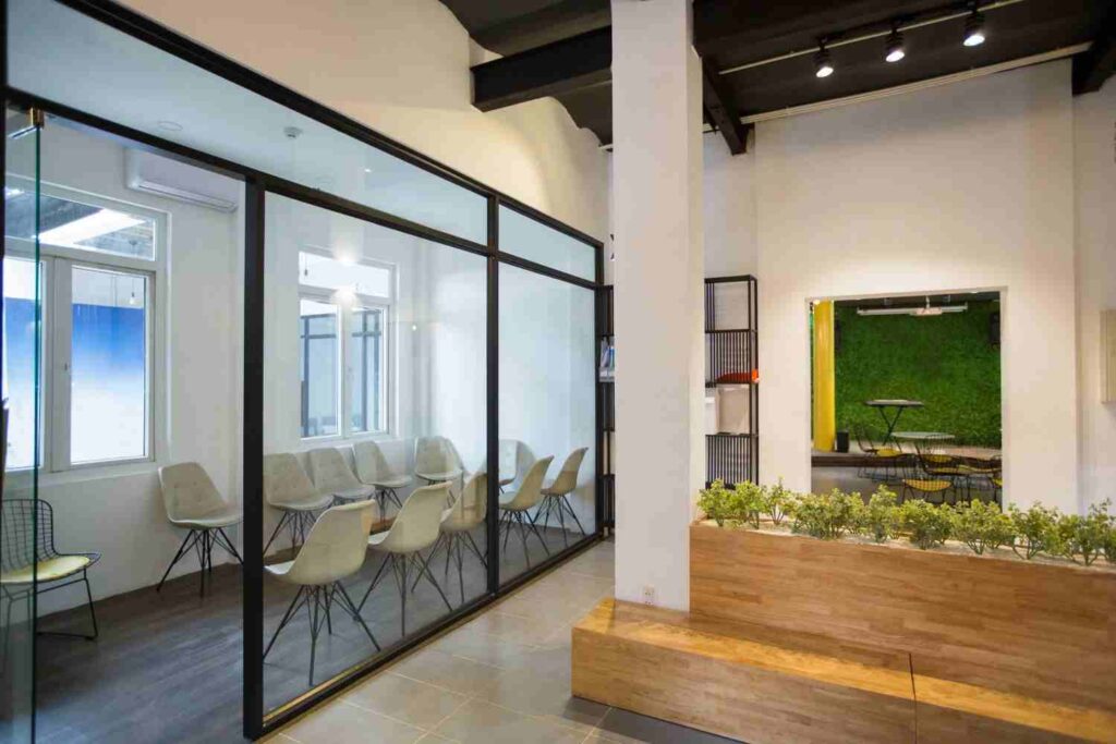 Custom Mirrors for Commercial Interiors